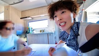 海外でヒッチハイクしていた76歳のおばあちゃんを乗せたら死ぬかと思いました。