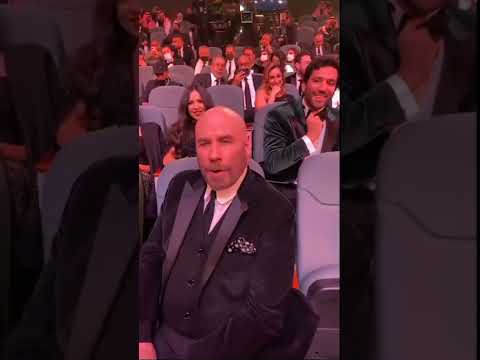 بوسي شلبي تسخر من جون ترافولتا أمام الجميع و الأخير لا يفهم شيئ