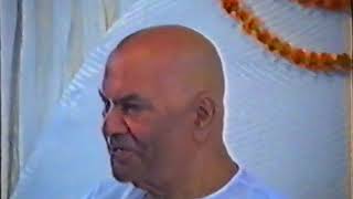 This discourse is from 2nd november 1992 after papaji's visit to
haridwar and rishikesh. papaji addresses new people in lucknow: "if
you spend one second ...