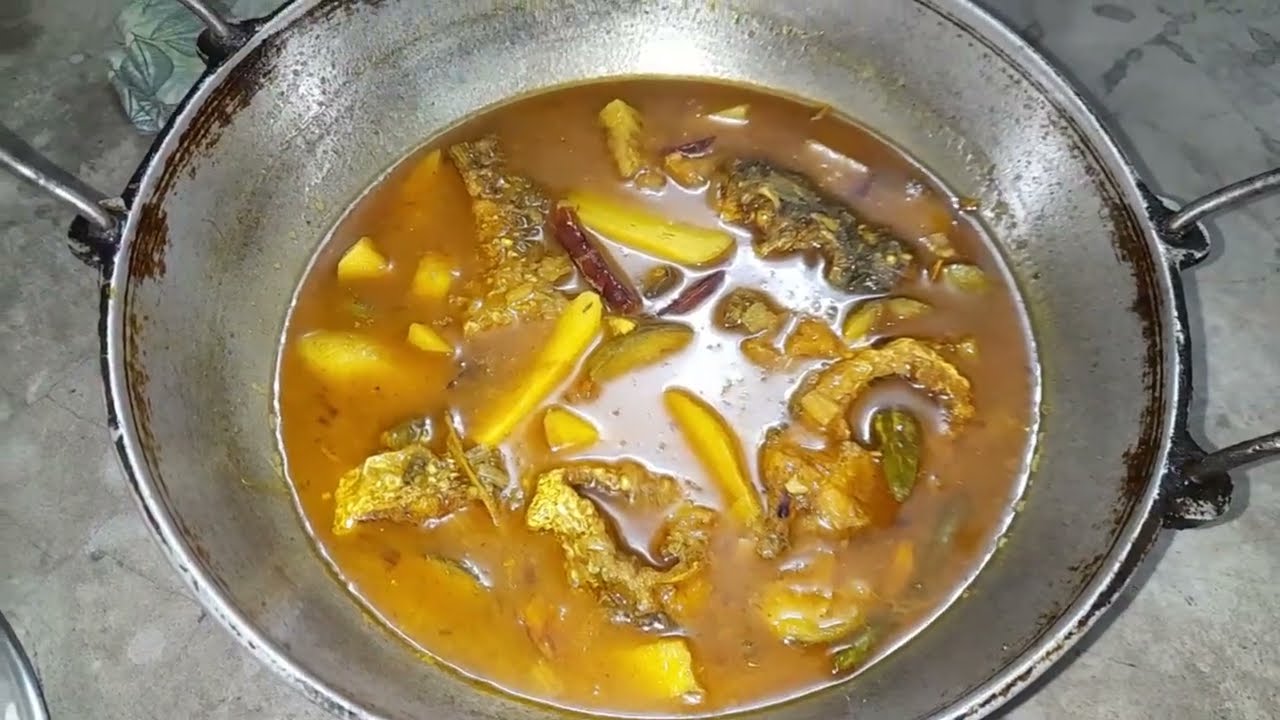 Rohu Fish Curry Recipe | Rui Machher Special Curry 