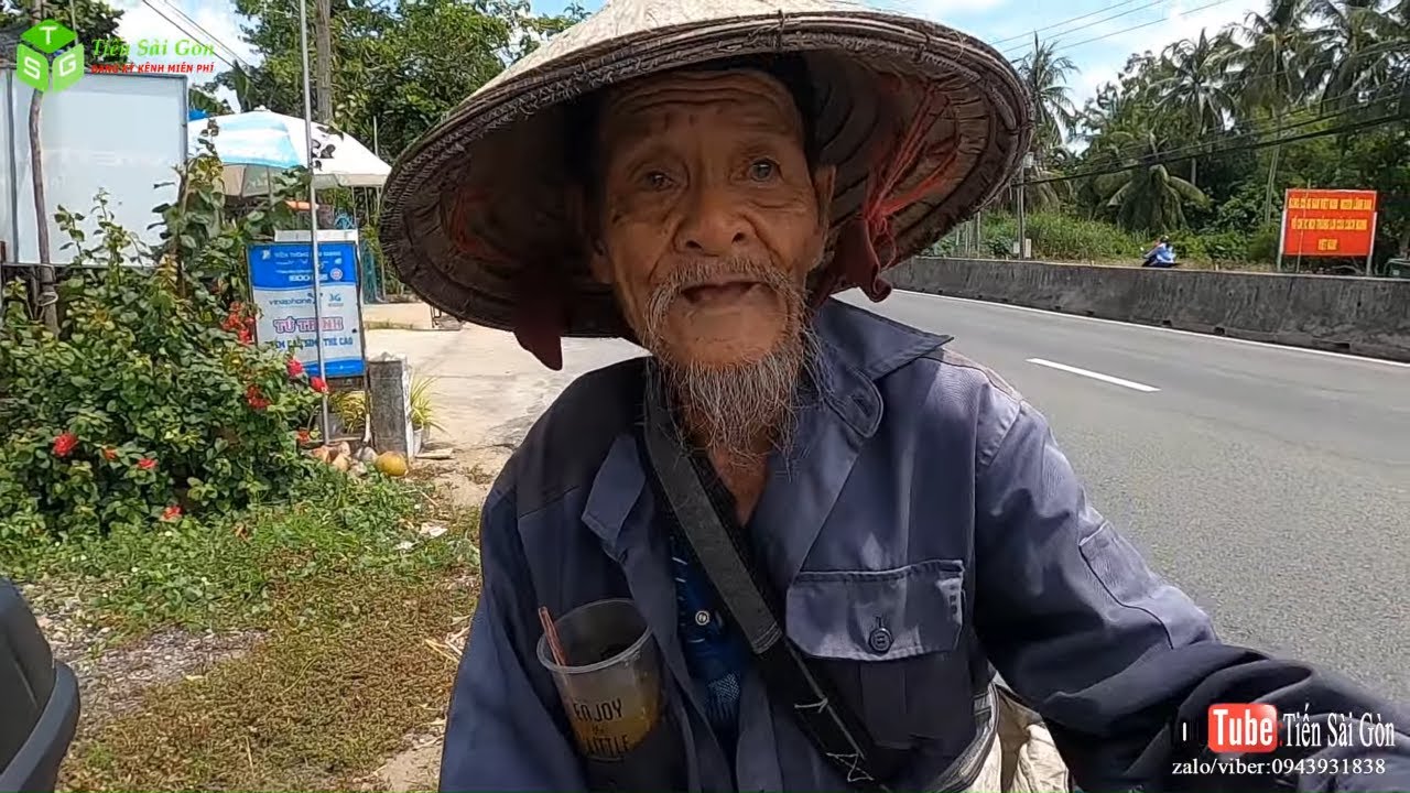Cảm Phục Tấm Lòng Ông Lão 90 Tuổi Ăn Xin Nuôi Vợ Dù Cho Cả Trăm Triệu Cũng  Không Nhận - YouTube