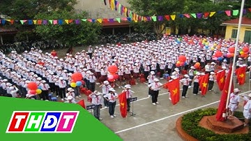 Lễ chào cờ tưởng niệm nạn nhân tử vong vì tai nạn giao thông | THDT