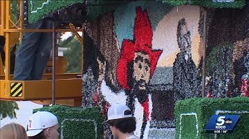 Oklahoma State students put finishing touches on decorations for 