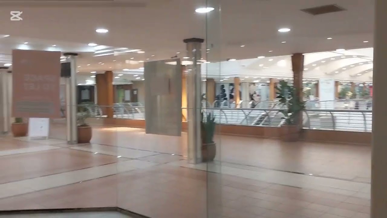 98 sqm retail store to rent in Heathway Shopping Centre.