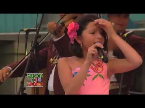 Vídeo: Angela Aguilar Comemora Suas Raízes Mexicanas