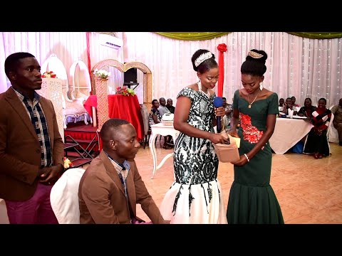 Video: Mawazo Kwa Bouquet Ya Asili