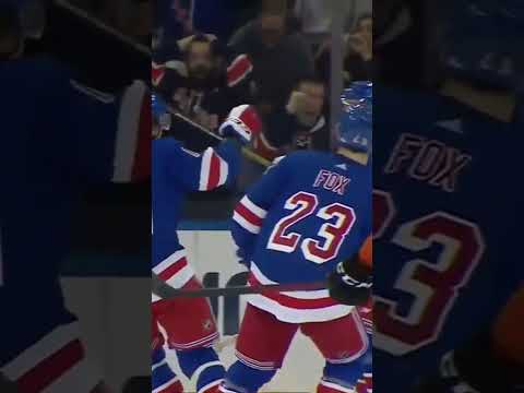 Панарин загнал шайбу в "9".