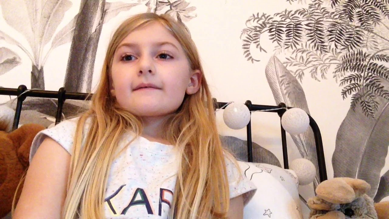 PRÉSENTATION DE LENA-JOY - YouTube