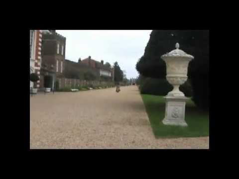 Video: Učenica Je Snimila Sivu Damu, Duha Palače Hampton Court - Alternativni Prikaz