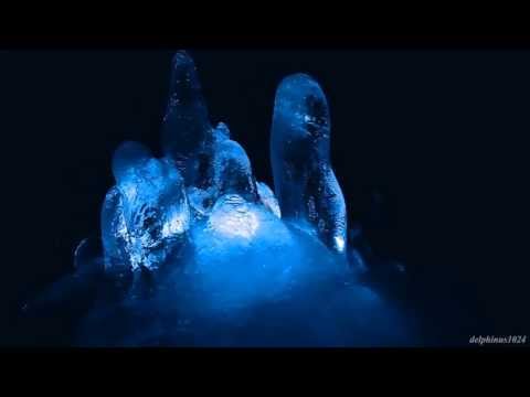 富士風穴 Fuji Ice Cave / Icicles in the Dark