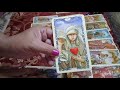 ¿Tiene a otra persona aparte de mi? Tarot interactivo