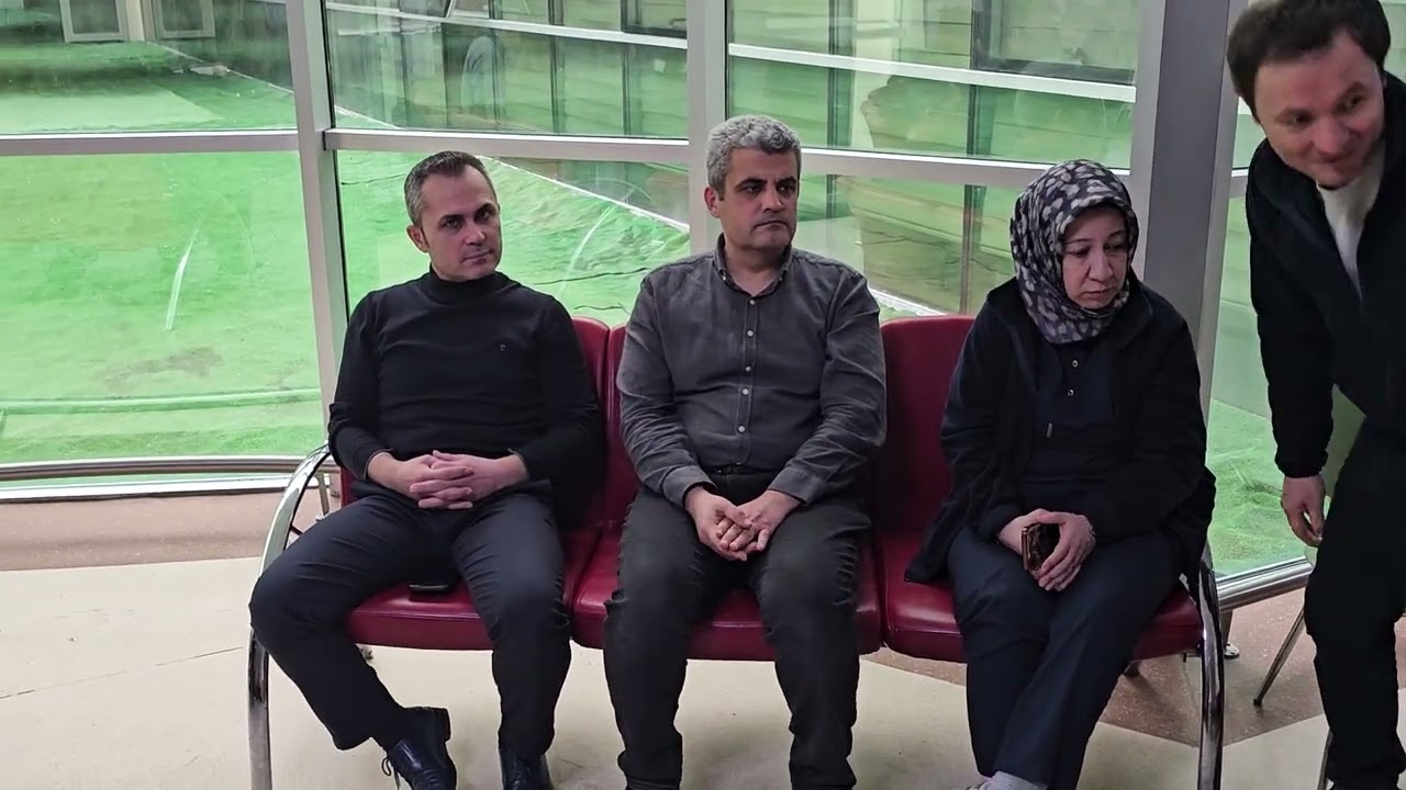 DEMİRCİ'DE Devlet Hastanesinde Eğitim Fakültesi Güzel Sanatlar Bölümü Son sınıf öğrencileri müzik 