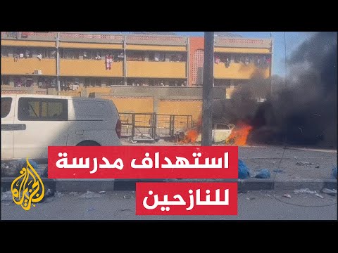آثار القصف الإسرائيلي في محيط مدرسة للنازحين في حي الشيخ رضوان شمال مدينة غزة