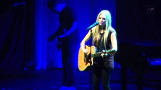 11 - Avril Lavigne - Nobody's Home - Live in Milano, Italy 11-09-2011 HD www.avril-media.com