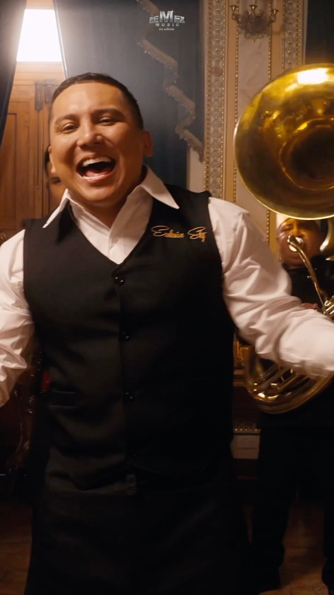 Conmigo le sobran besitos... ??#MasQueDisney ? de Edwin Luna y La Trakalosa de Monterrey ?