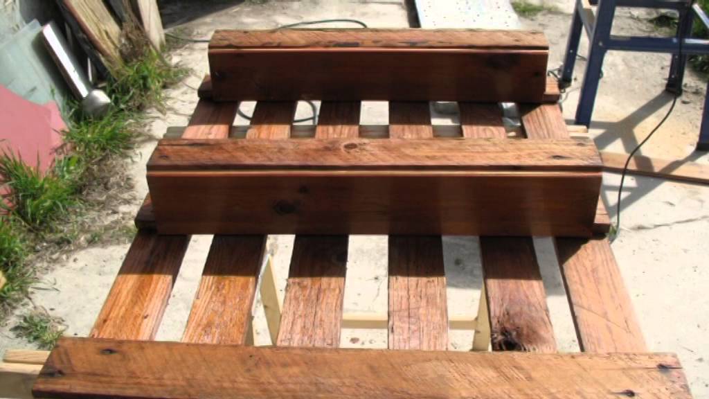 Fioriera per piantine grasse con bancale youtube Fioriere fatte con i bancali