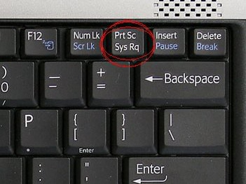 Как нажать инсерт. Кнопки принтскрин на компьютере. Кнопки скрина на компьютере. Кнопка скрина на клаве. Кнопка принтскрин на клавиатуре.