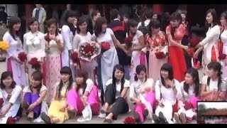 Ao dai アオザイを着た女学生がたくさんいた【ベトナム・文廟】