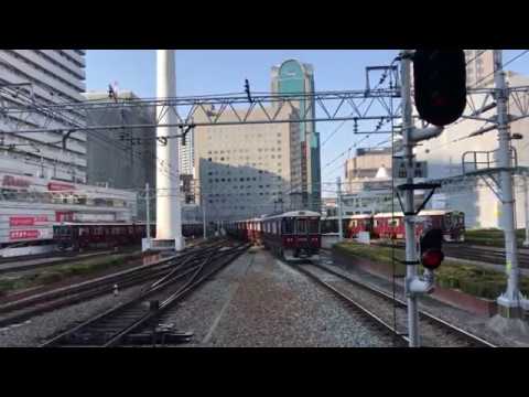 これぞ阪急梅田駅!!　きれいに揃った同時発車!!