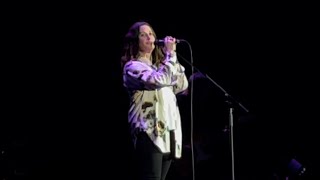 ALANIS MORISSETTE “ABLAZE” LIVE IN MANILA JAGGED LITTLE PILL 2023 WORLD TOUR