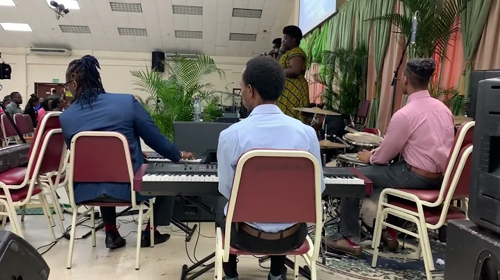 USC Praise Team set.