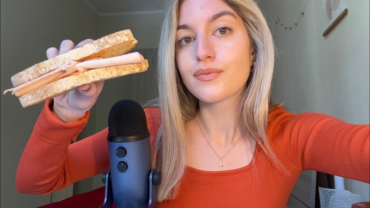 EATING PANINO 🥪 pranziamo insieme (muckbang whispering asmr ita)