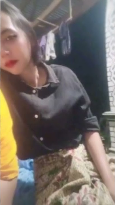 Cantik berkain sarung batik