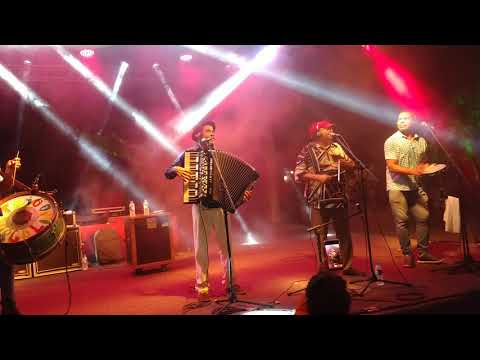 Assista: Trio Virgulino - Espumas ao Vento (ao vivo) - Ilha Comprida / SP