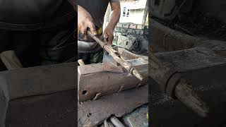 cutting the tip of the digging bar so that it's neat #medievalblacksmith #forgedfromiron