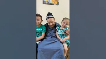 جدي يا كبير العيلة يا زينة الدار حبك في قلبي 