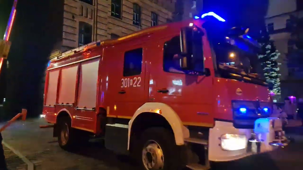 Wyjazd Alarmowy 3 zastępów - 301[K]21,51,22 z Jednostki ratowniczo-gaśniczej nr.1 w Krakowie