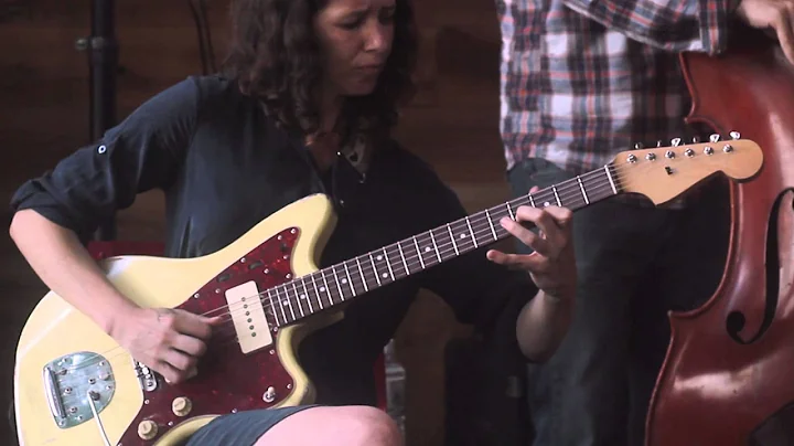 Elizabeth McQueen Trio Performs "Cow Cow Boogie"