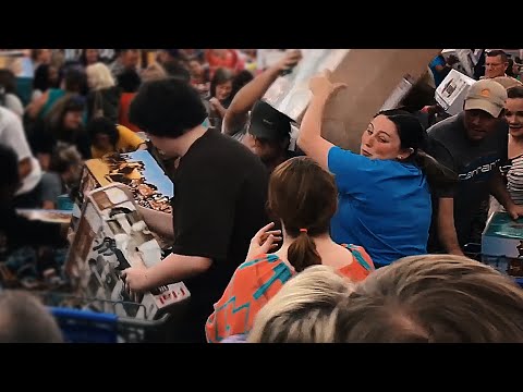 Crowd Goes Crazy during Black Friday | Ultimate Shoppers