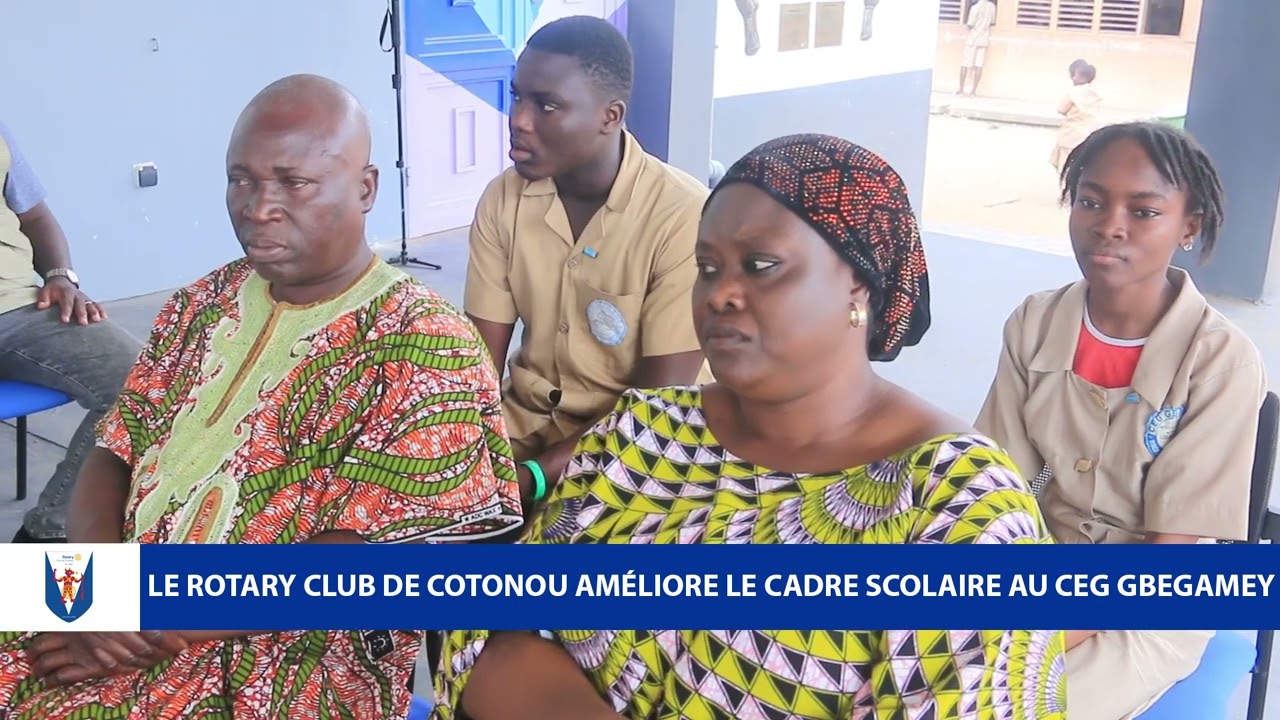 REMISE OFFICIELLE DE BANCS EN BETON AU CEG GBEGAMEY PAR LE ROTARY CLUB DE COTONOU