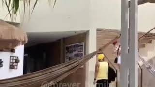 Emily Garcia E Babau Flagrado Saindo Do Hotel Depois De Parem A Noite Juntos