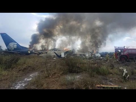 Video: Vliegtuig Met 101 Passagiers Aan Boord Stortte Neer In Mexico