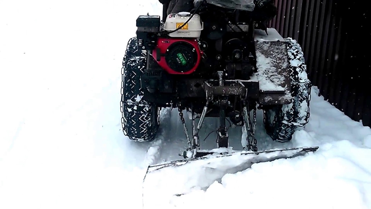 -трактор ,Уборка снега самодельным отвалом,с цепями 2017год, - YouTube