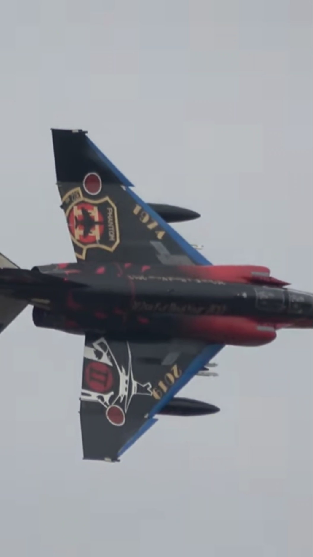 センス良すぎる日本のF-4ファントム】航空祭でブラックファントム