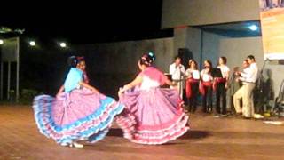 Veracruz... (algún ballet folklorico que no supe como se llamaba)