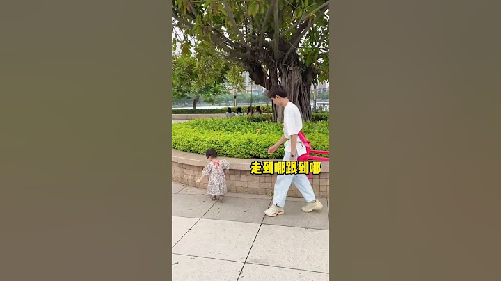 帶娃還是得動點腦子，爸爸這方法就算是在外面跑一天都不會累吧 #搞笑#cute#funny#整蠱