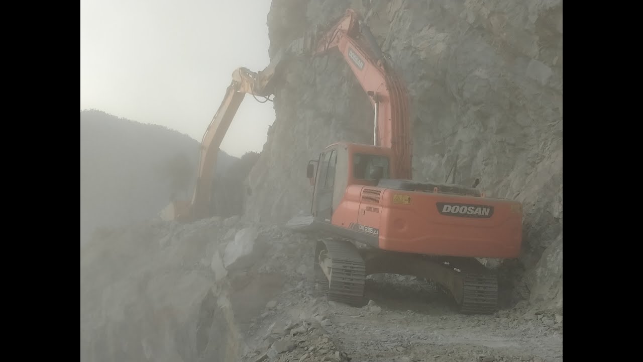 Jhyandra Bhir (Ajingar Bhir) - Darmija Road Construction Final - YouTube