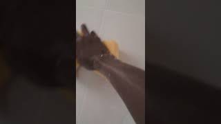 Am clearing the grouting