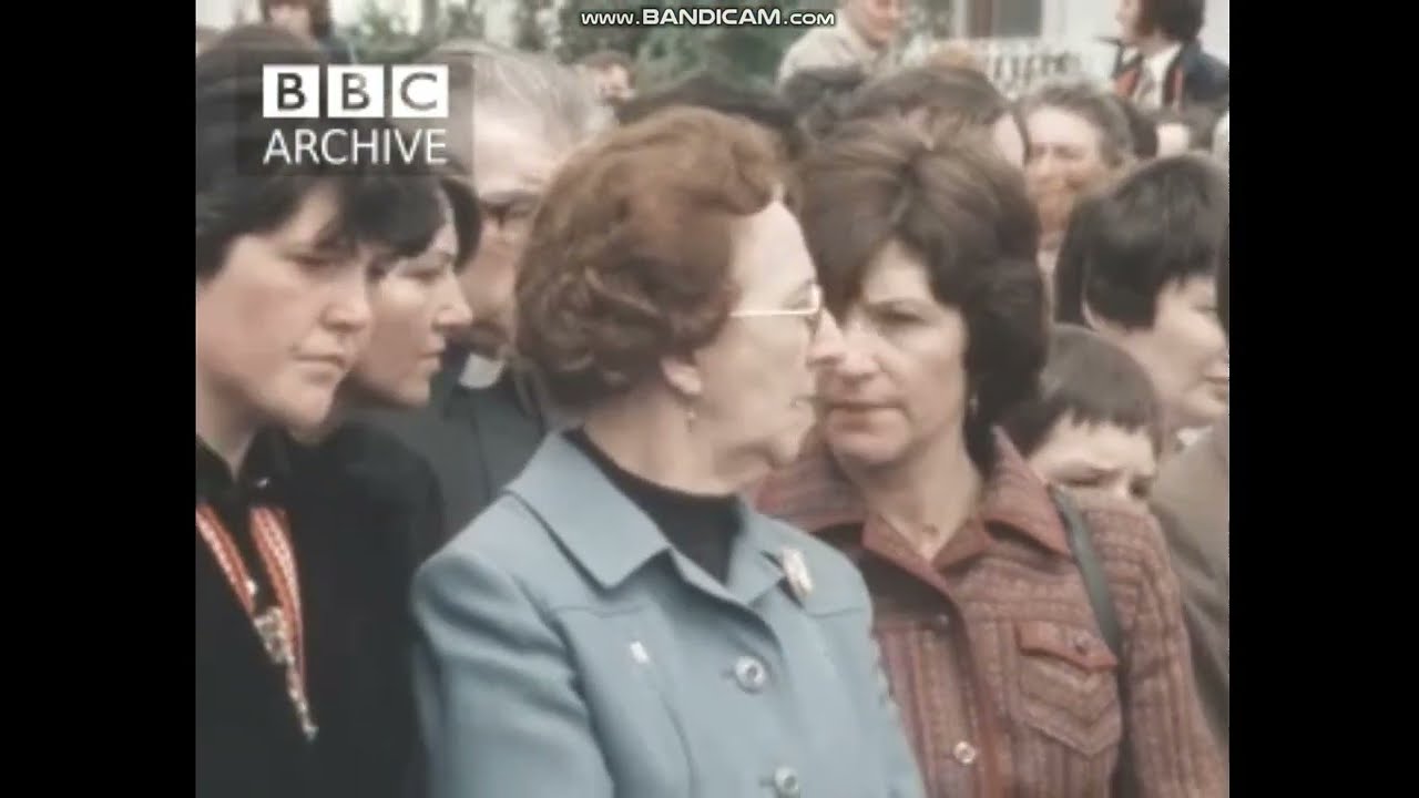 Guard of Honour & Volley of shots for Hunger Striker Kevin Lynch of the INLA Derry Brigade August 81