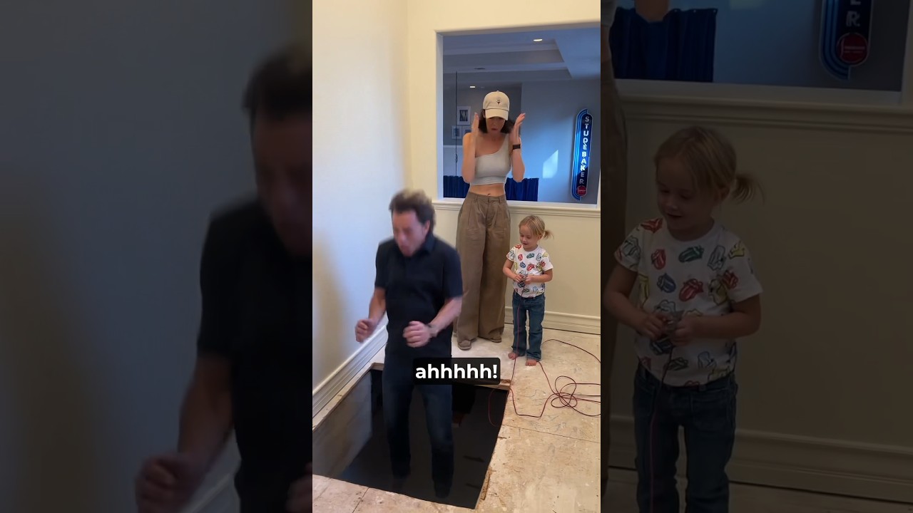 Трёхлетний ребёнок пропустил отца через люк! 😱