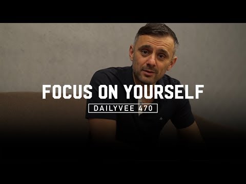 When Keeping Up With the Joneses Goes Wrong | DailyVee 470 in Manila thumbnail