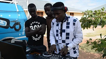DJ MAYUNGA ON THE WHEELS