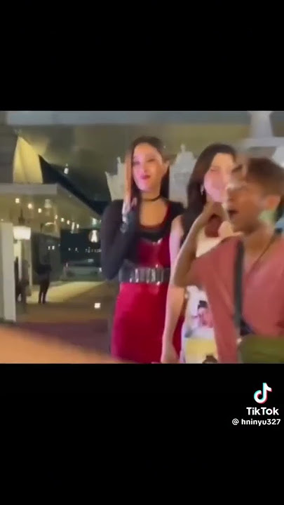 Freen sarocha and Becky Armstrong off cam kissing