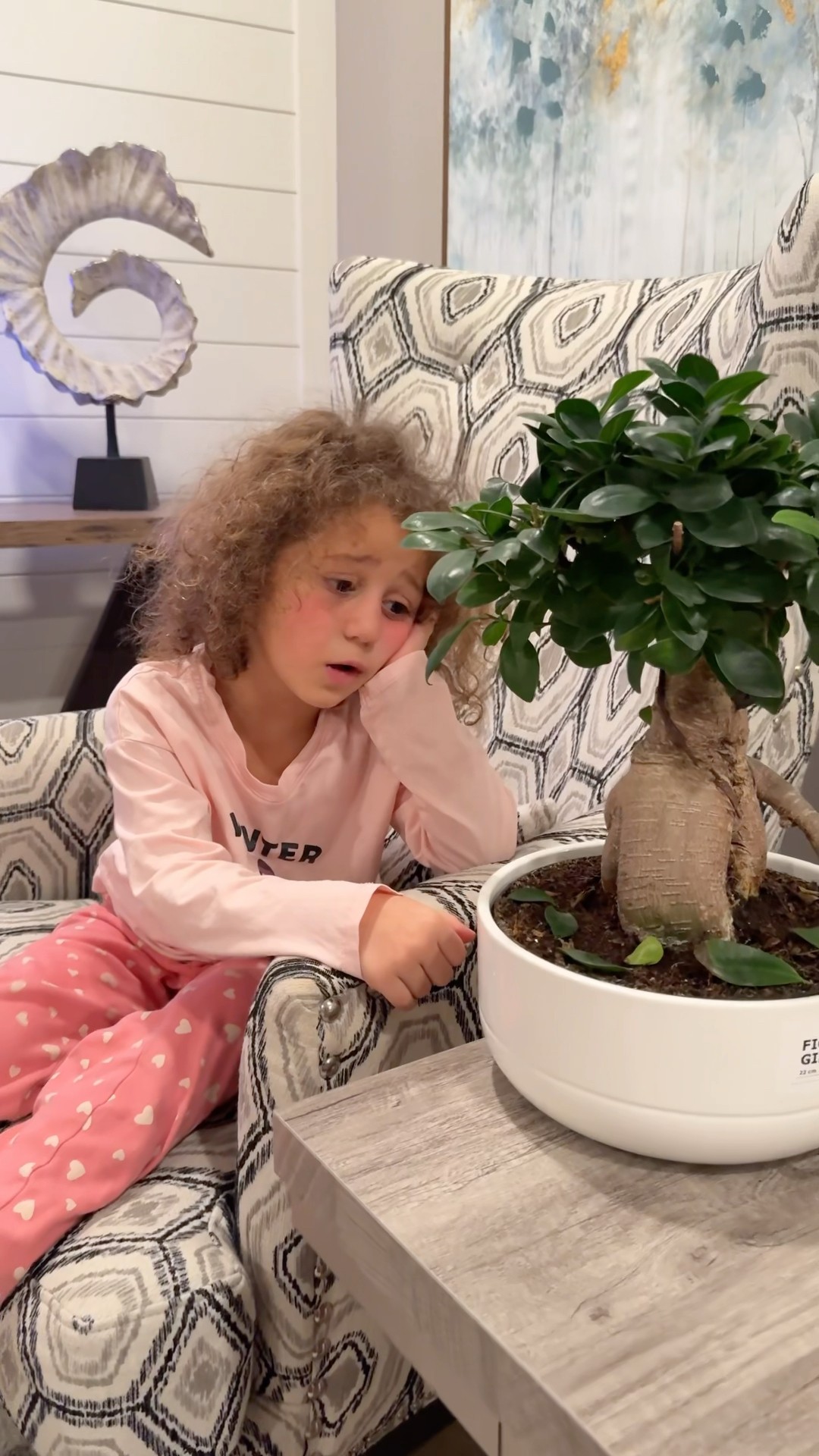 Sierra teaches Rhia how to take care of plants ?-plants improve air quality #shorts