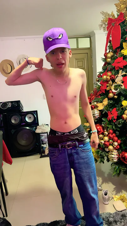 Los músculos de mi hermano ??#humor #comedia #shortviral