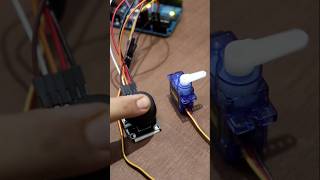 🎮 Control a Servo Motor with a Joystick! 🤯l 🚀 #Arduino #ServoMotor #DIYTech #Robotics #TechShorts